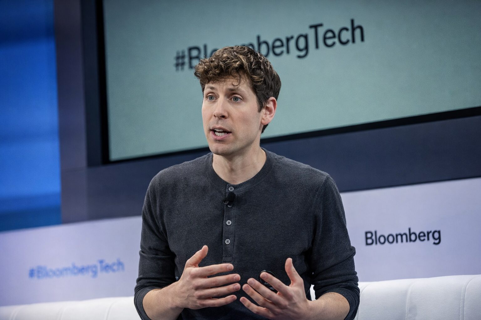 Worldcoin Drops 13% as Iris-Scanning Identity Tech Expands to Major Platforms