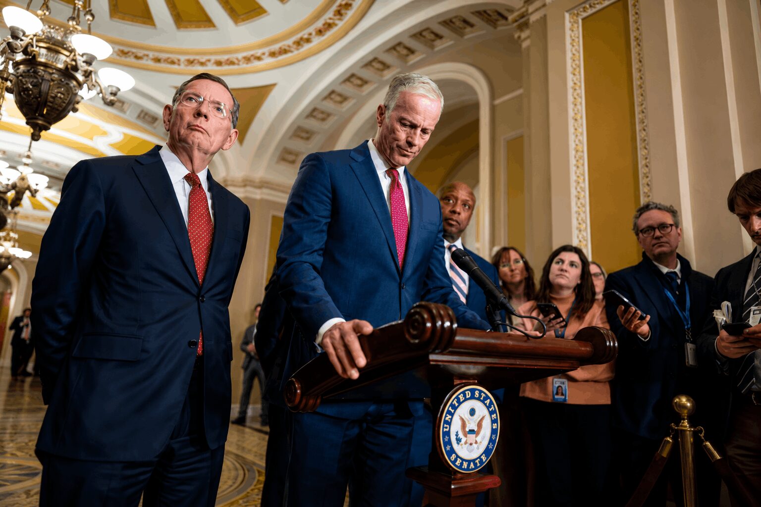 Senate Democrat Blasts GOP Crypto Bill Ethics Rules as Inadequate