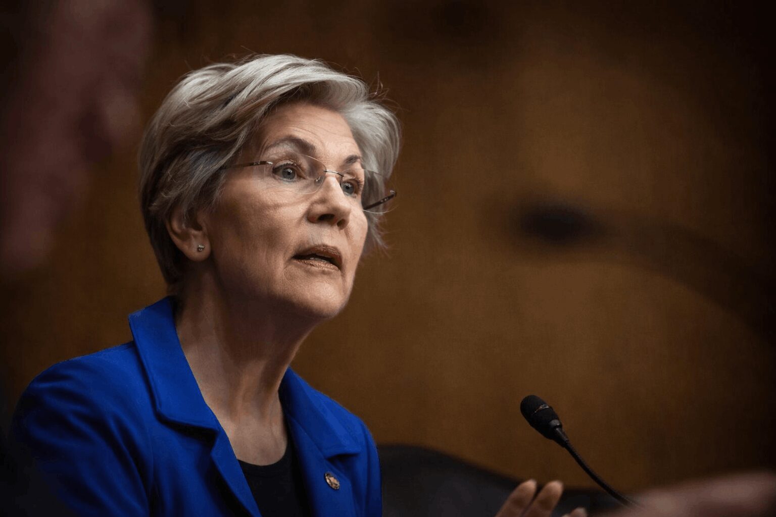 Warren Calls for SEC Probe Into Trump Memecoin as Crypto Bill Stalls