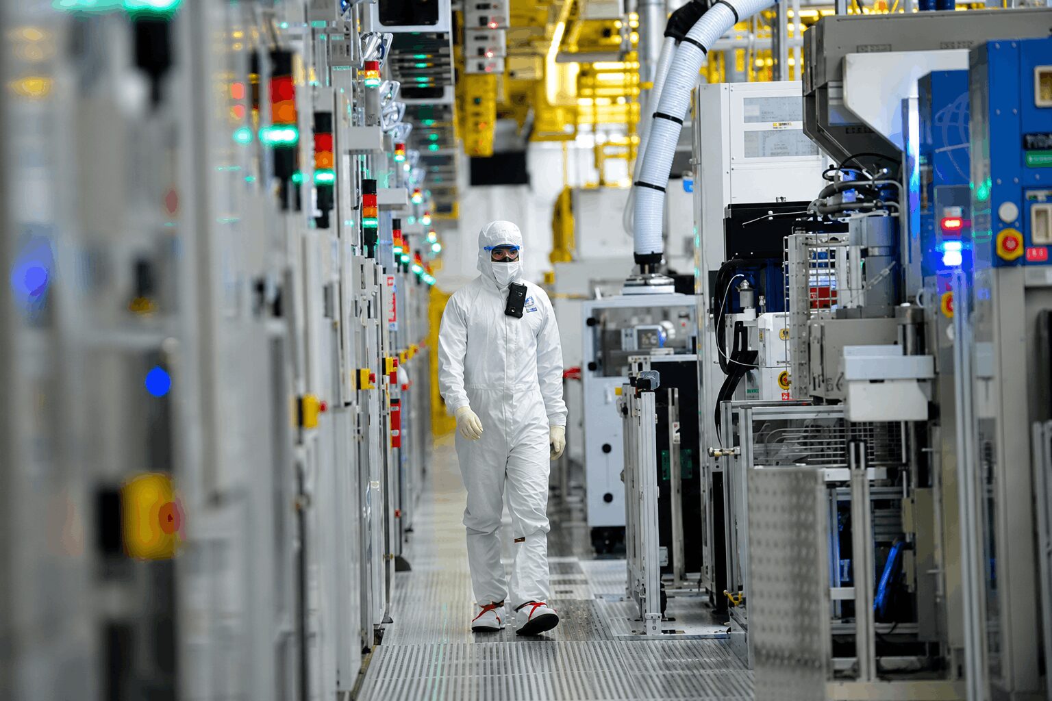 Software Stocks Outshine Chips in August, But History Warns of a Tougher September
